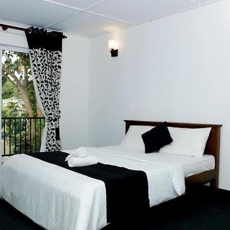 Sadhara River View Lodge Канди Экстерьер фото
