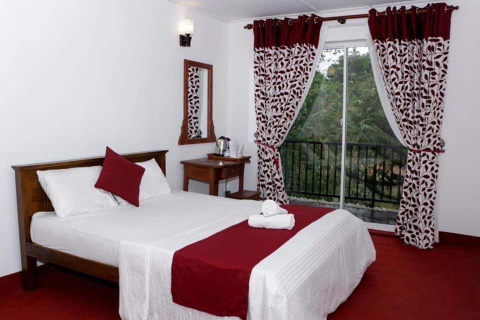 Sadhara River View Lodge Канди Экстерьер фото