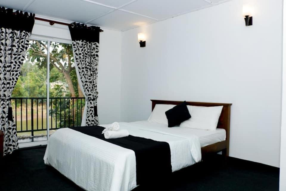 Sadhara River View Lodge Канди Экстерьер фото